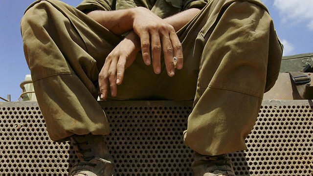 לוחמים על האש