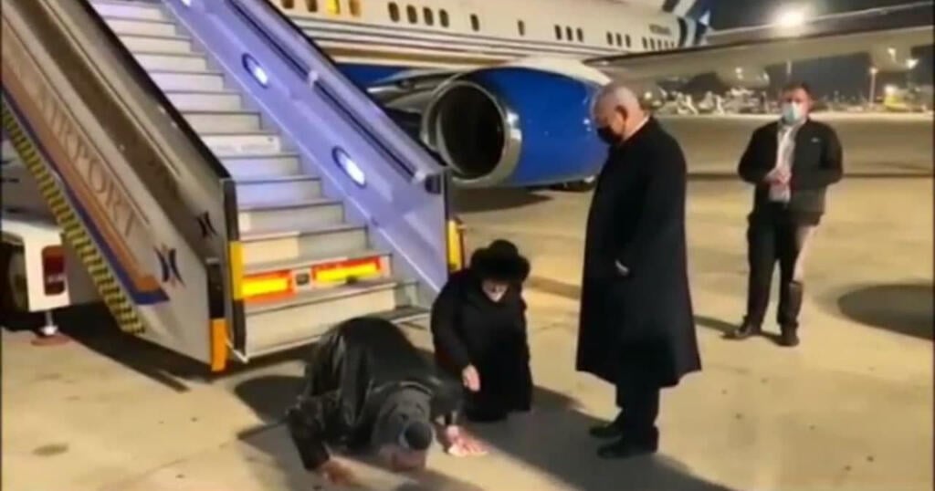 Jonathan and Esther Pollard upon arrival in Israel המרגל ג'ונתן פולארד נחת בארץ לפנות בוקר