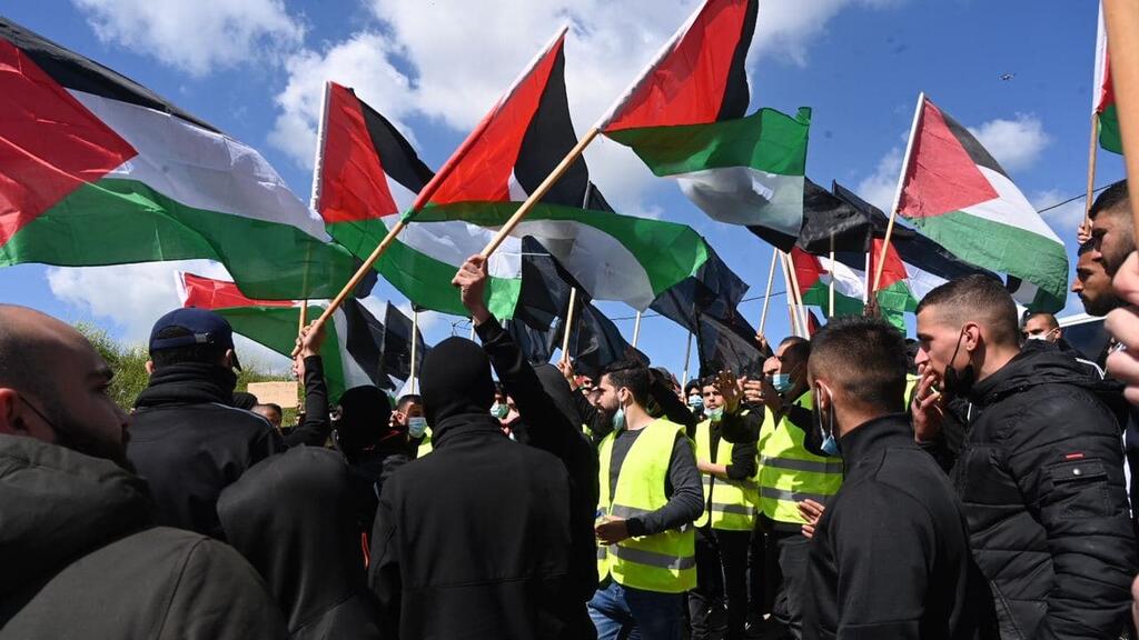 Arabs and Jews protesting against police violence in Umm al-Fahem (Photo: Nadav Abas) הפגנת יהודים וערבים נגד האלימות המשטרתית באום אל פחם