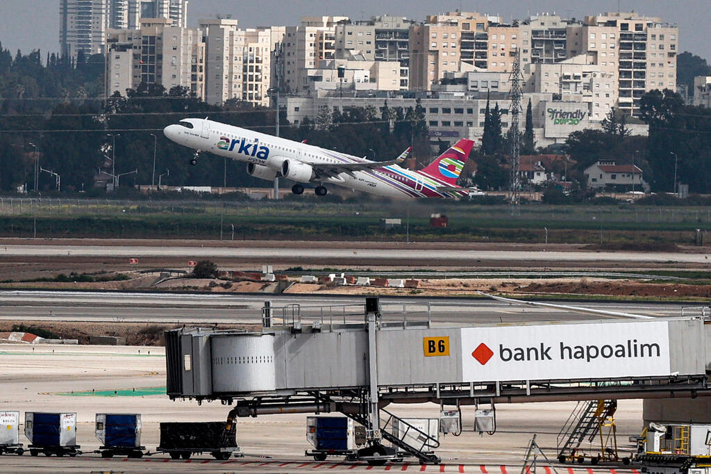 מטוס איירבוס A321 של ארקיע (צילום: AFP) מטוס ארקיע איירבוס A321 ממריא מ נתב"ג נמל התעופה בן גוריון