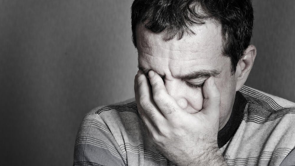 אילוסטרציה (צילום: shutterstock) גבר דיכאון פוסט טראומה אילוסטרציה אילוס