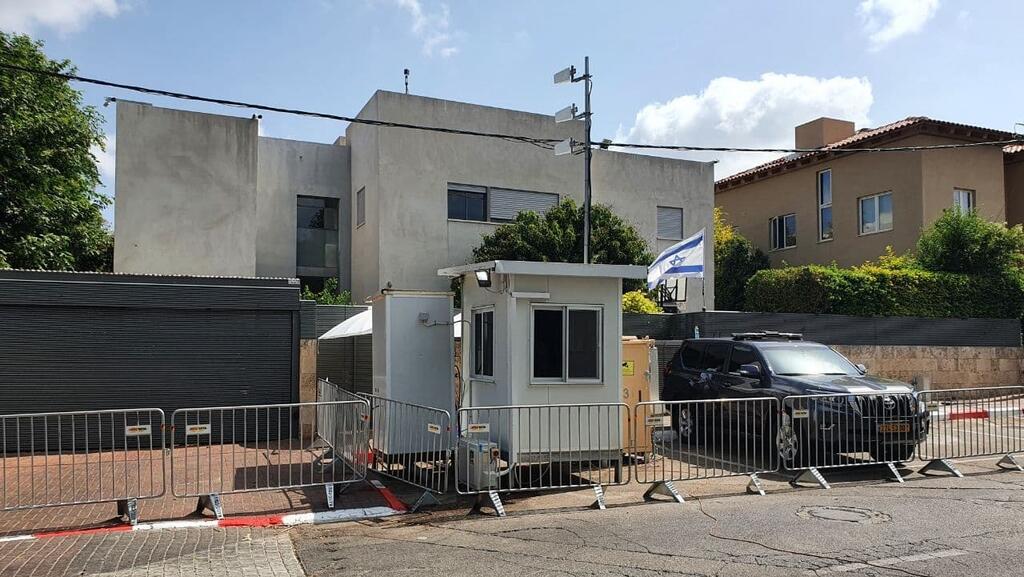Home of former prime minister Naftali Bennett in Raanana (Photo: Lihi Kropnik) אבטחה סביב ביתו של נפתלי בנט יומיים לפני השבעתו לראשות הממשלה