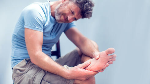 כף רגל כפות רגליים כאבים יבלות שריטות