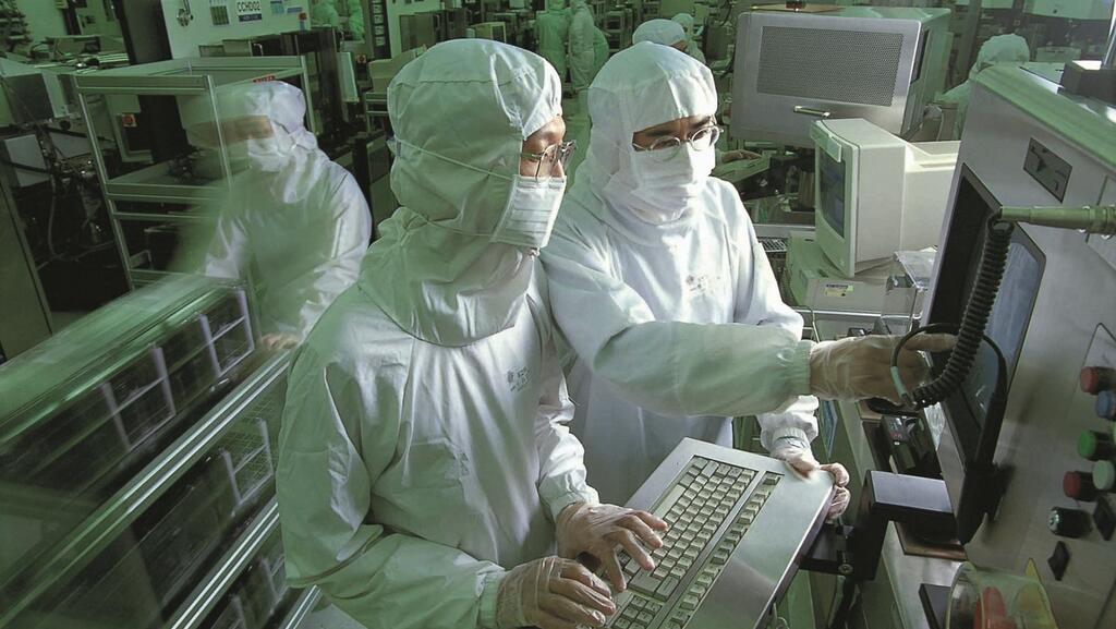 עובדי TSMC. התעשייה החשובה ביותר במדינה (צילום: TSMC) עובדי TSMC