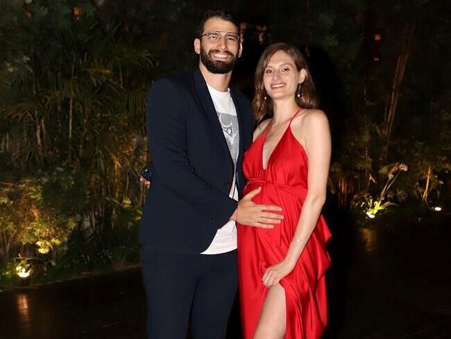 עם הבעל פיג'יי. "אבא מעורב ומדהים"