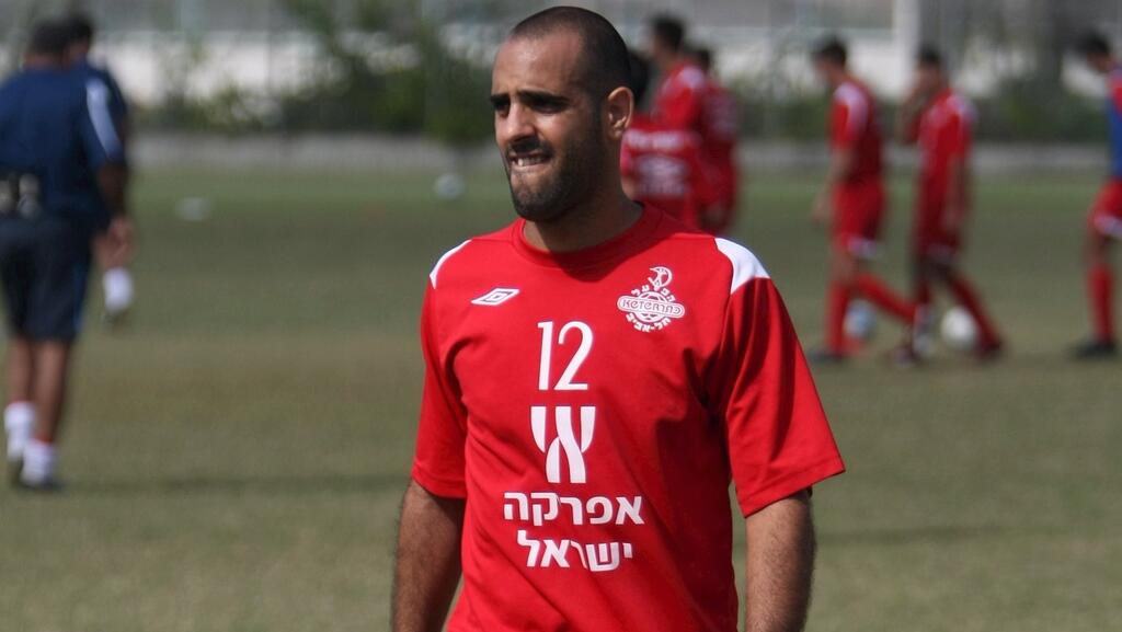 ראובן עובד במדי הפועל תל אביב