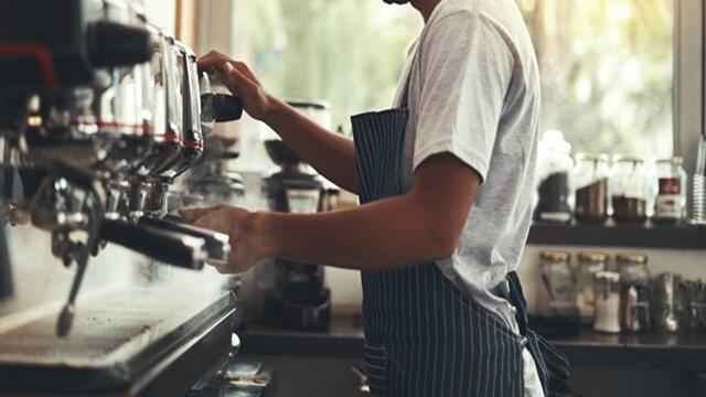 מלצר בבית קפה 