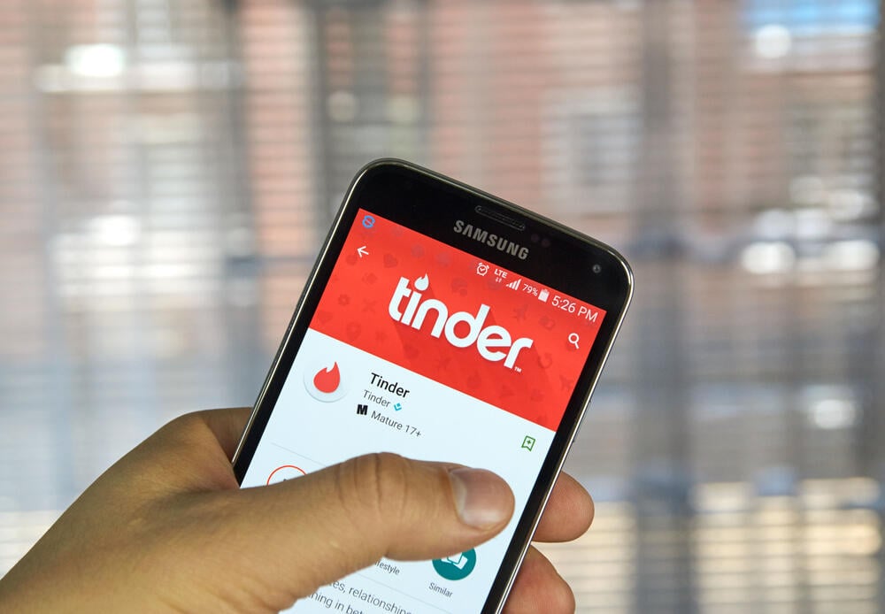Tinder. A need for self-worth driven by likes (צילום: Shutterstock) טינדר
