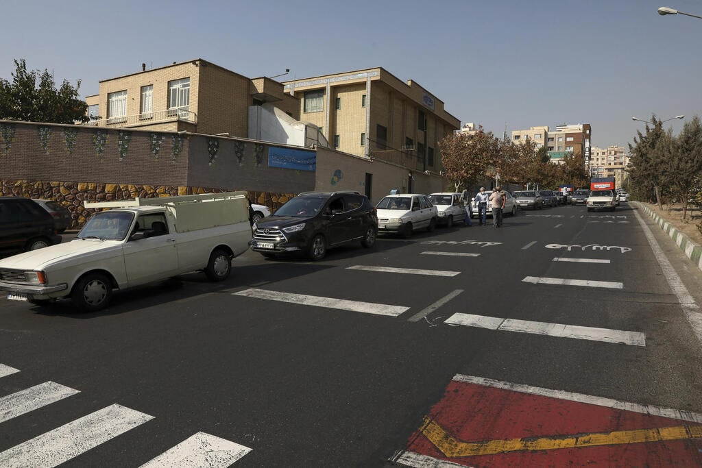 Lines to a gas station targeted by hackers (Photo: AP) איראן מתקפת סייבר על תחנות דלק משאבת דלק מושבתת