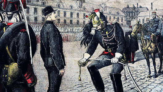 איור המציג את טקס הורדתו בדרגה של אלפרד דרייפוס ב צרפת 1895 