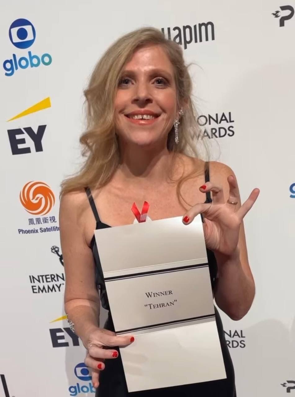 Dana Eden at the International Emmy Awards ceremony (Screenshot from Instagram) דנה עדן מתוך טקס פרסי האמי הבינלאומי