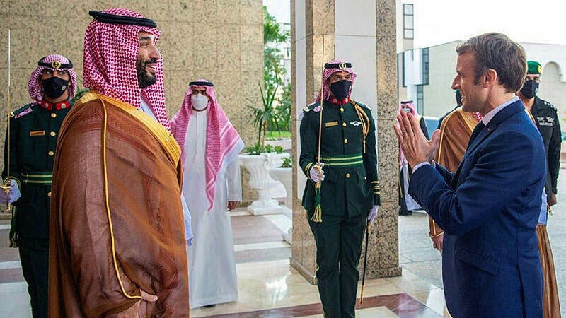 Saudi Crown Prince Mohammed bin Salman and French President Emmanuel Macron (Photo: AP) נשיא צרפת עמנואל מקרון ביקור סעודיה יורש העצר מוחמד בן סלמאן