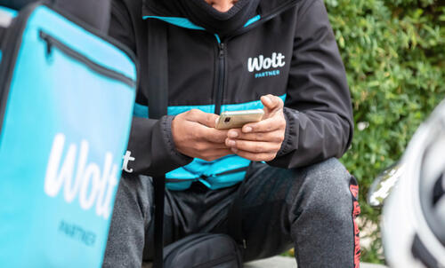 курьер волт Wolt 