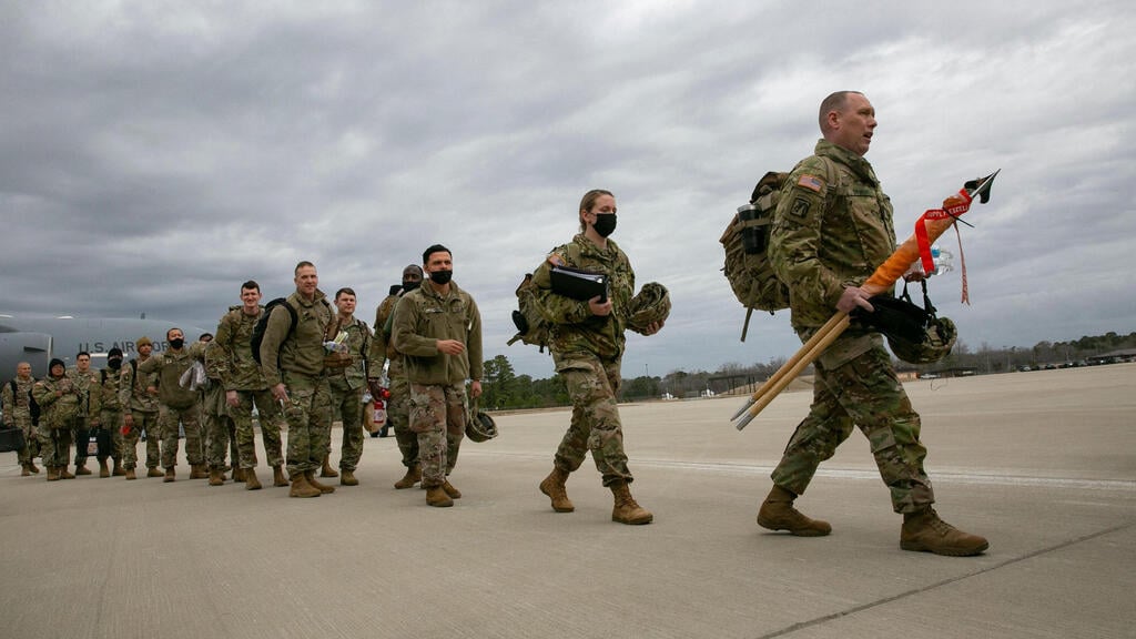 Unprecedented preparations for conflict; US soldiers (Photo: AFP) חיילים אמריקנים