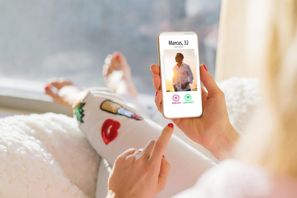 Addictive and keeps users engaged even long after they stop enjoying it. Dating app (Photo: shutterstock) אהבה