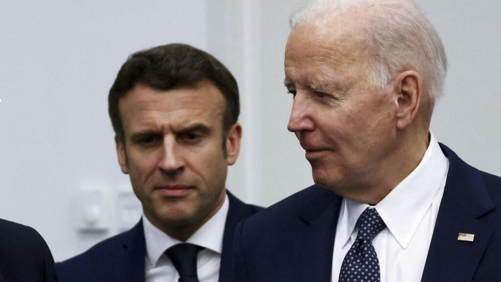 French President Emmanuel Macron and U.S. President Joe Biden (Photo: AP) ג'ו ביידן, בוריס ג'ונסון ועמנואל מקרון