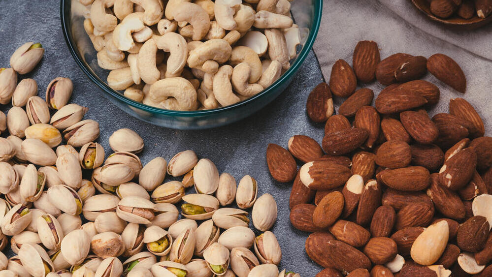 אגוזים שקדים אגוז שקד