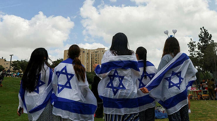 91% מהישראלים מרוצים מהחיים (צילום: רויטרס) יום עצמאות העצמאות 74 מדינה מדינת ישראל דגל מגן דוד מטס מטוסים מטוס חיל האוויר