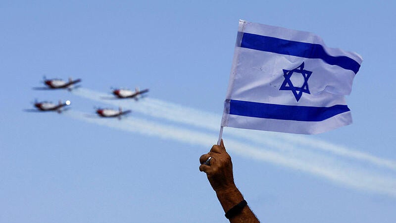 ישראל בת 77 (צילום: רויטרס) יום עצמאות העצמאות 74 מדינה מדינת ישראל דגל מגן דוד מטס מטוסים מטוס חיל האוויר