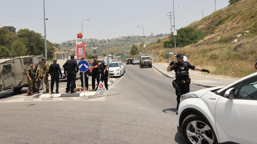 מפגינים וכוחות הביטחון בצומת קדומים