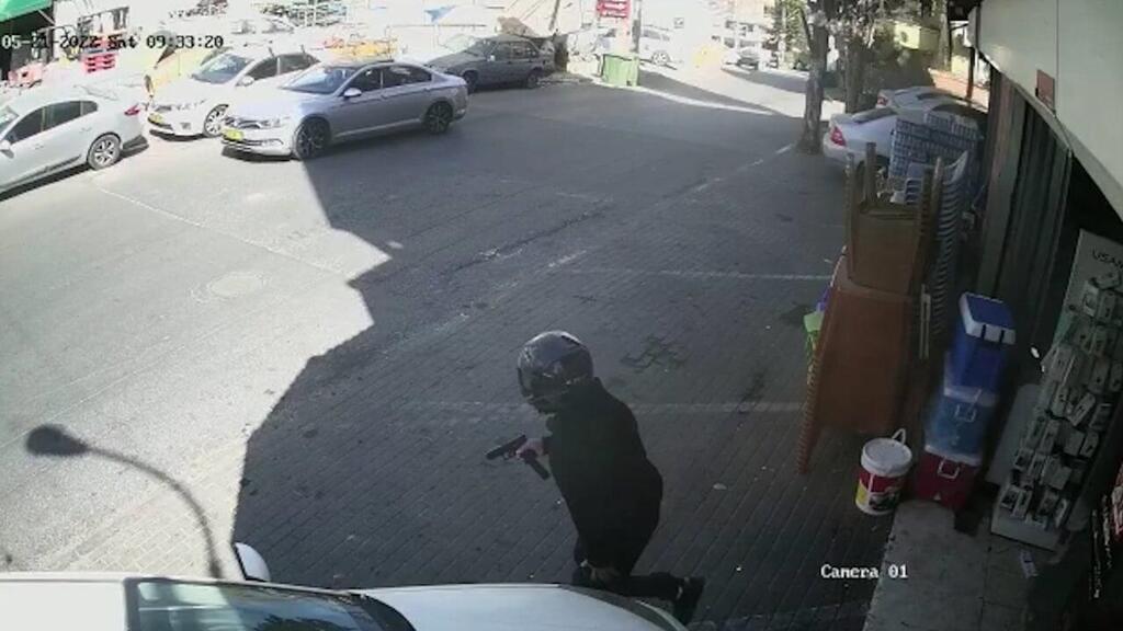 נמלט מהמקום תיעוד ניסיון הרצח בנצרת