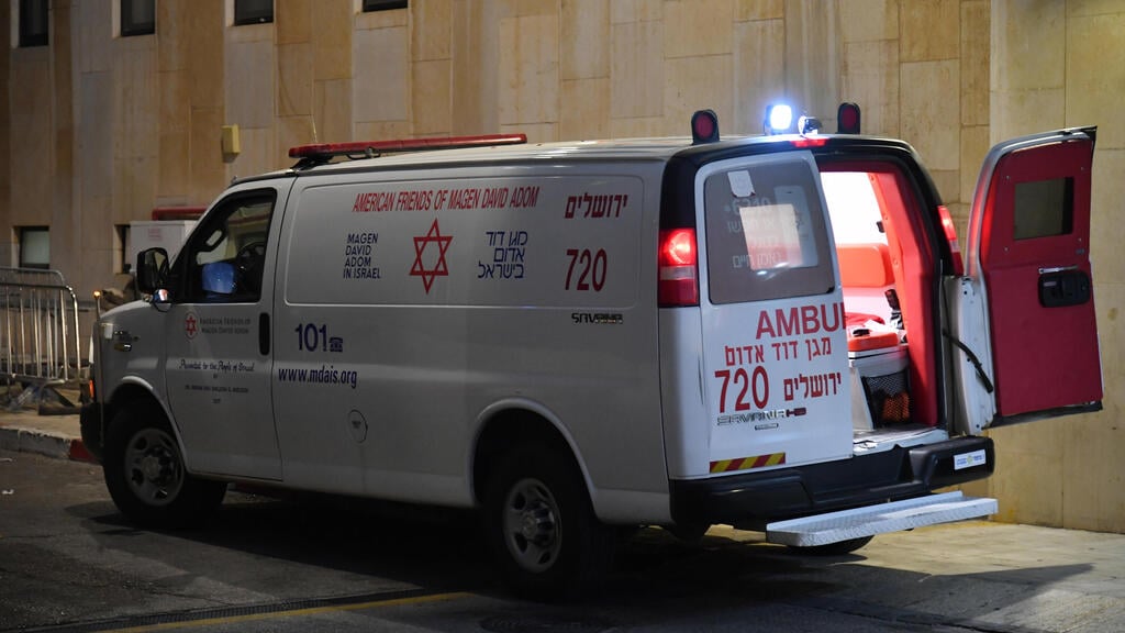 אמבולנס בבית החולים הדסה הר הצופים. ארכיון (צילום: יואב דודקביץ') פינוי הילדים הפצועים לבית החולים הדסה הר הצופים, ירושלים