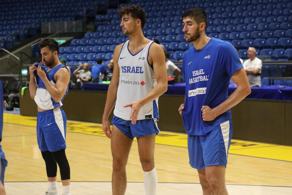 "מן הסתם הנבחרת היא של דני". זוסמן לצד אבדיה (צילום: שאול גולן) דני אבדיה לצד יובל זוסמן