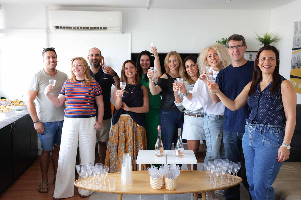 מנהלי ועובדי כרמל יחד עם אנשי העמותה