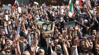 איראן תומכי ה משטר מפגינים ב טהרן בעד השלטון ובעד ה חיג