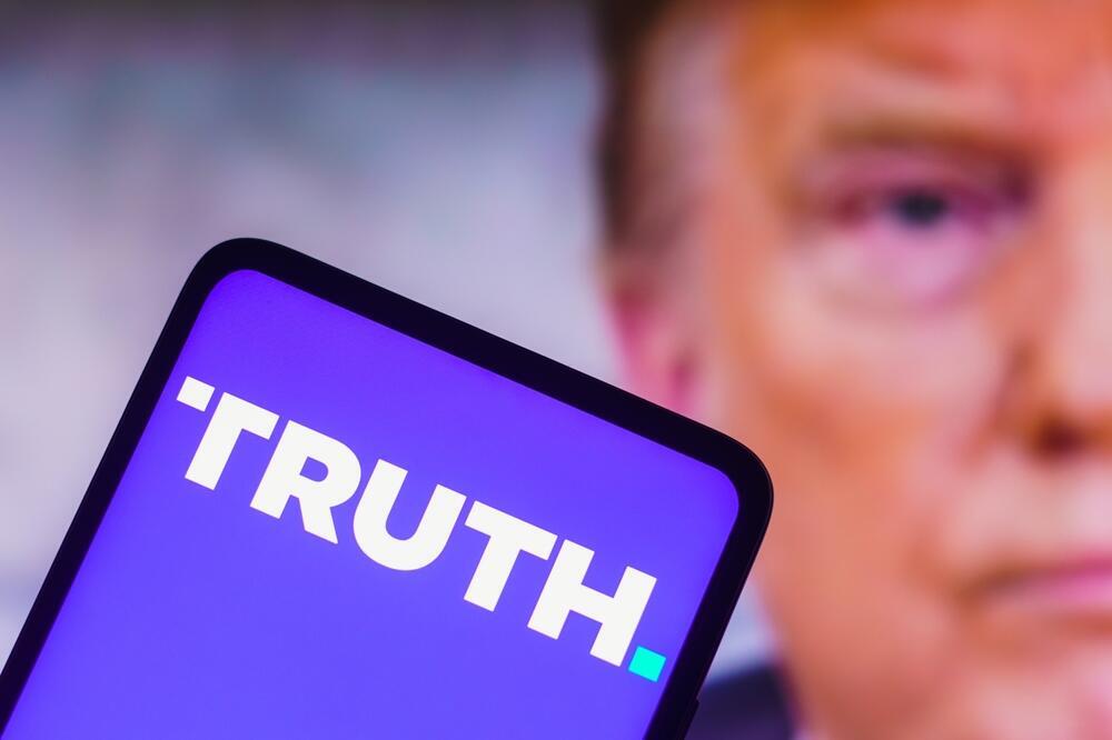 Truth Social (Photo: Shutterstock) דונלד טראמפ ו-Truth Social