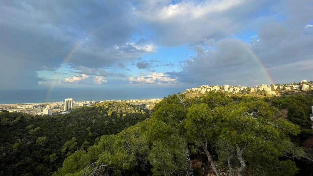 היום התחממות, מוחרתיים גשום. קשת בענן בחיפה (צילום: עומרי סלנר, החברה להגנת הטבע) קשת בענן בחיפה
