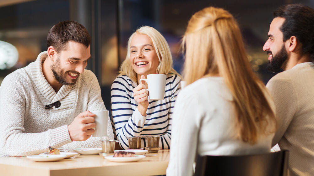 קשרים חברתיים זה קריטי (צילום: shutterstock) מפגש חברים