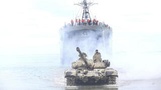 Tehran blocking Strait of Hormuz would be ‘suicidal move,’ Iran expert