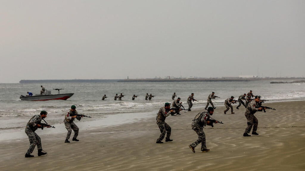 Iranian military drill, archive (Photo: Reuters/ Iranian Army/WANA) תרגיל צבאי של צבא איראן בעומאן