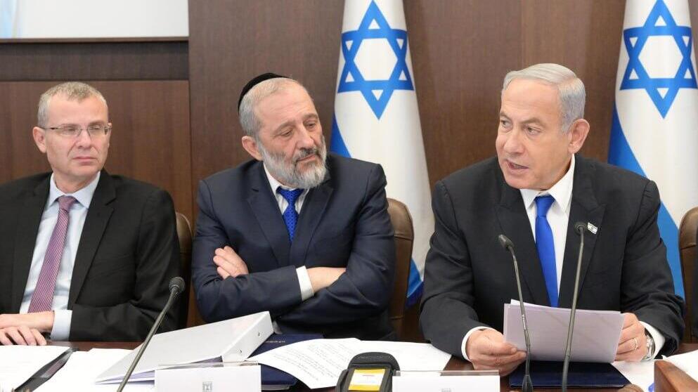 בנימין נתניהו בפתח ישיבת הממשלה