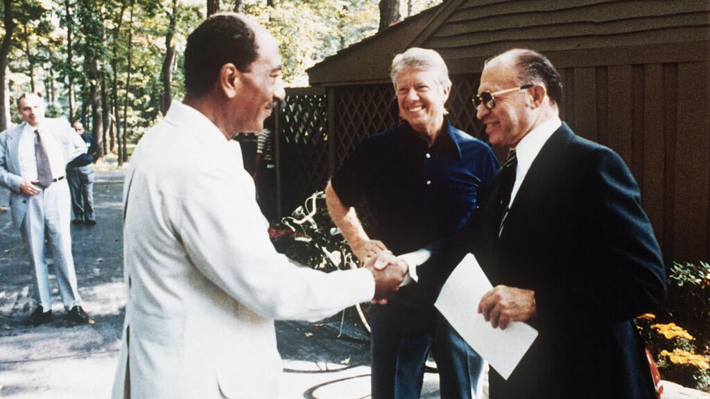 The Egypt-Israel relationship is anchored by the 1979 Camp David Accords (Photo: AFP) נשיא ארה"ב ג'ימי קרטר עם ראש ממשלת ישראל מנחם בגין ו נשיא מצרים אנואר סאדאת פסגת קמפ דייוויד 1978