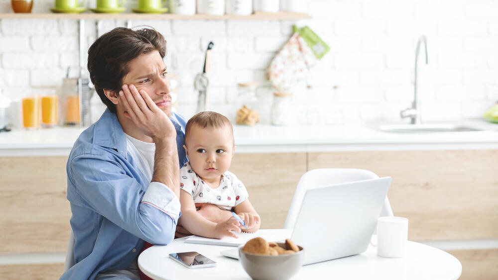 סיוע לאבות במצבי מצוקה (צילום: Shutterstock) אבא