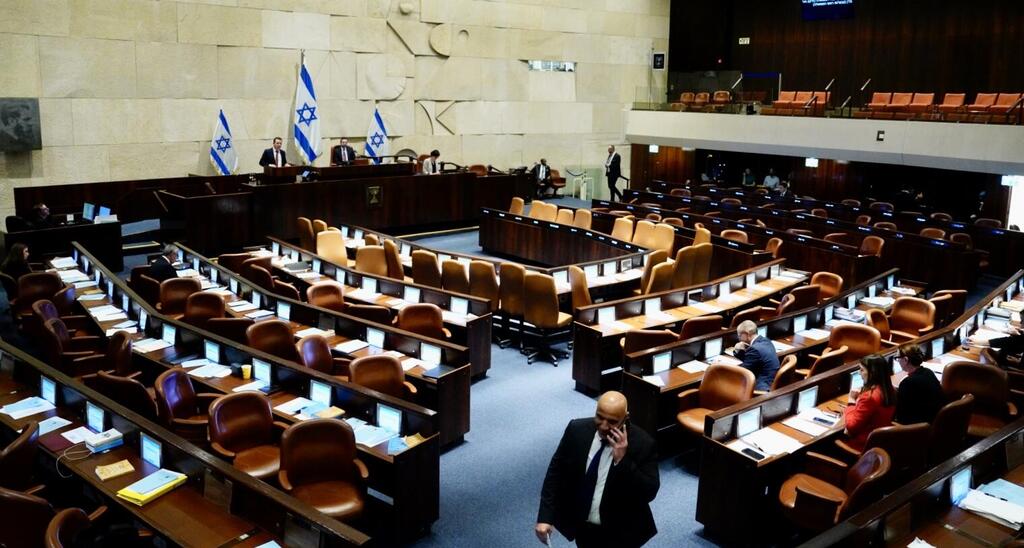 גנץ: "נותנים לרוב כוח בלתי מוגבל על האזרח הקטן". מליאת הכנסת, אמש (צילום: ערוץ כנסת) מליאת הכנסת