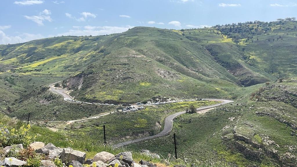 מטיילים בגן הלאומי סוסיתא (צילום: שרית פלאצי, רשות הטבע והגנים) מטיילים בגן לאומי סוסיתא