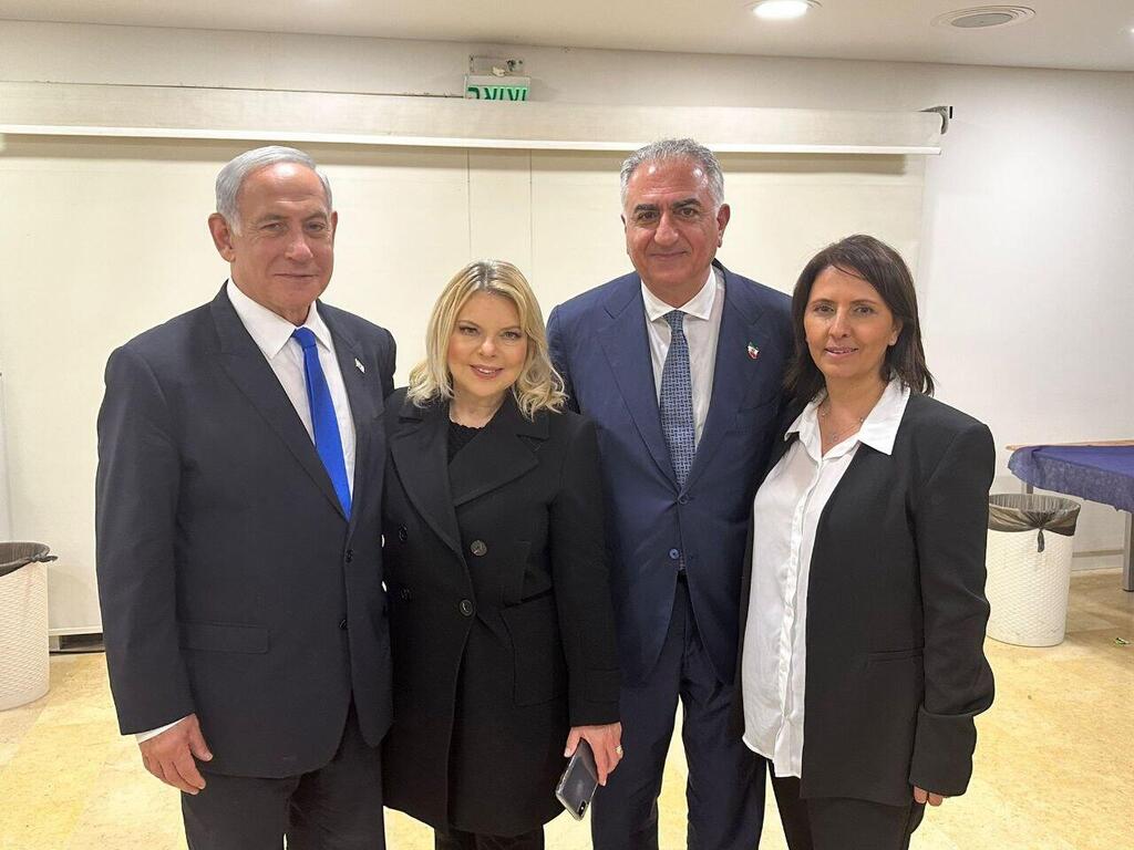 Benjamin Netanyahu, his wife Sara and Minister Gila Gamliel with Iranian Crown Prince Reza Pahlavi, son of the Shah, at Yad Vashem בנימין נתניהו וגילה גמליאל עם יורש העצר האיראני ובנו של השאה, רזא פהלווי, ביד ושם