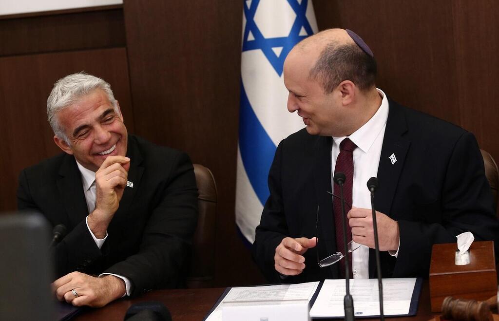 יאיר לפיד ונפתלי בנט (צילום: אלכס קולומויסקי) יאיר לפיד ונפתלי בנט