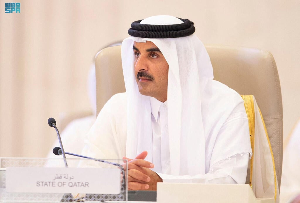 Emir of Qatar Tamim Al Thani (Photo: Reuters) אמיר קטאר תמים בן חמד אאל תאני עם יורש העצר מוחמד בן סלמאן ב פסגת הליגה הערבית ב ג'דה סעודיה