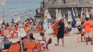 מזג אוויר שרבי בחוף מציצים בתל אביב