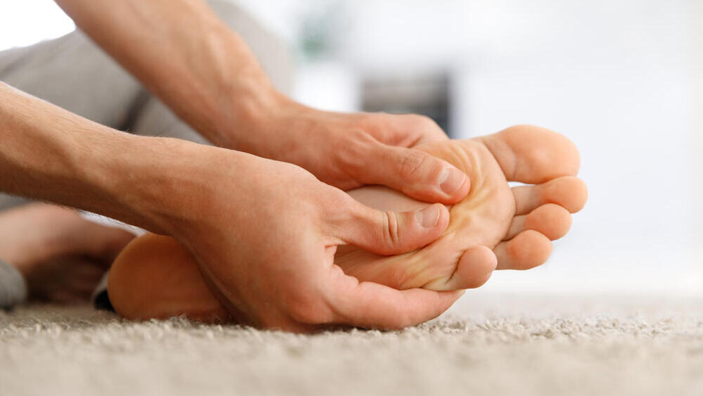 לבוהן שלכם יש תפקיד חשוב (shutterstock) כפות רגליים