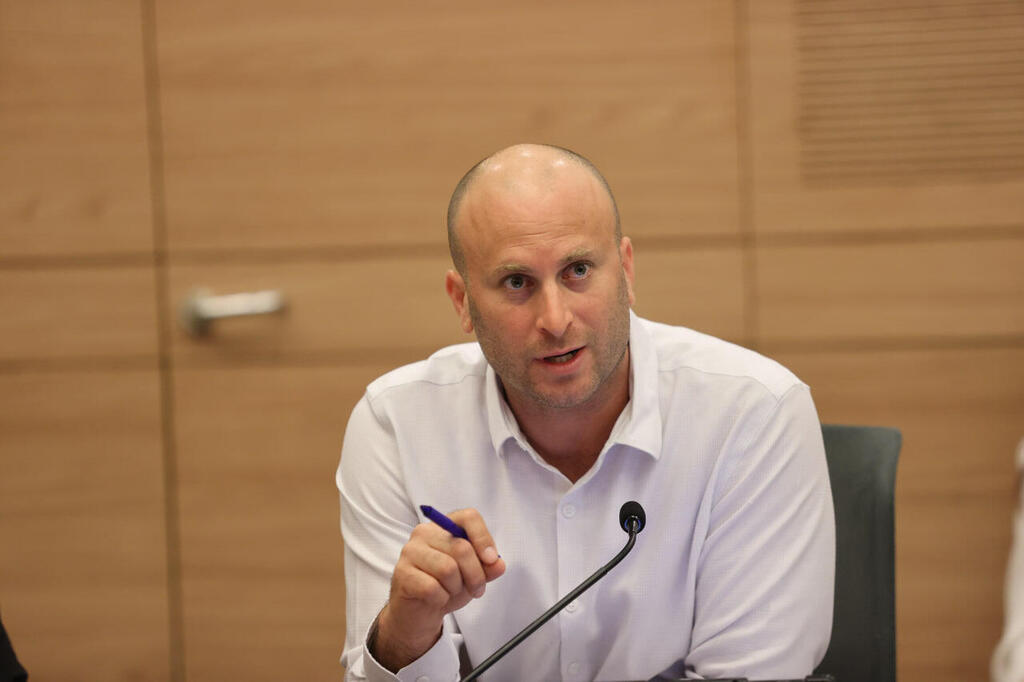 ח"כ יצחק קרויזר. "סוף לטרור הסביבתי" (צילום: אלכס קולומויסקי) יצחק קרויזר בוועדת החוץ והביטחון