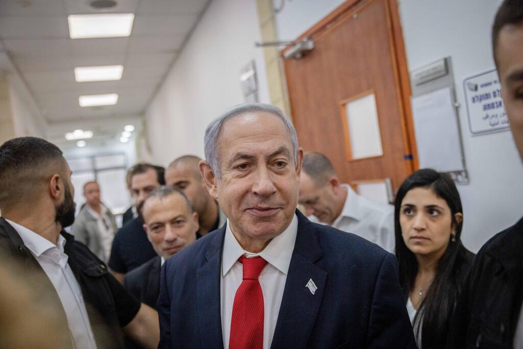 Benjamin Netanyahu outside the Jerusalem courtroom (Photo: Haim Goldberg) עדות מילצ'ן מעיד במשפט נתניהו