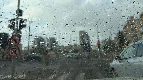 התחזית: טפטופים לאורך החוף, הטמפרטורות יחזרו להיות רגילות לעונה