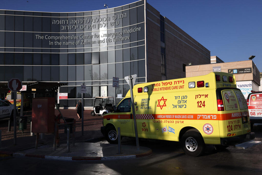 Sheba Medical Center (Photo: AHMAD GHARABLI / AFP) בית חולים שיבא תל השומר