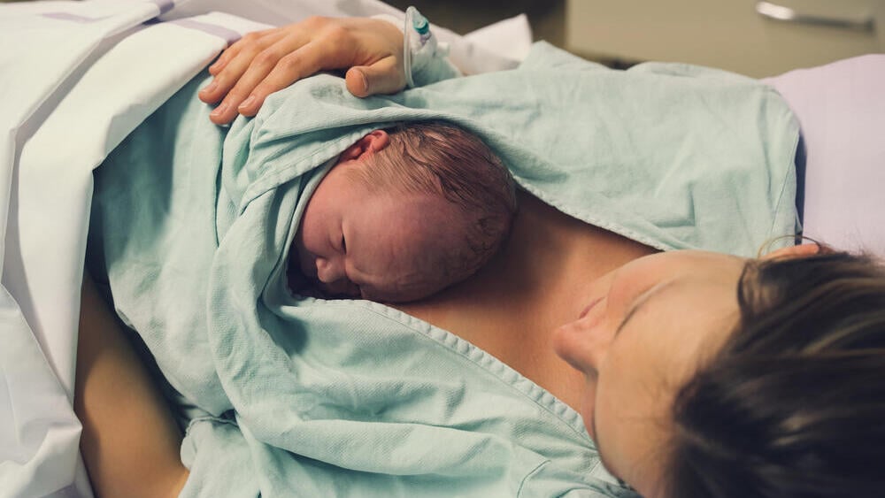 Reports have emerged of severe violence against surrogate mothers (Photo: Shutterstock) יולדת בלידה
