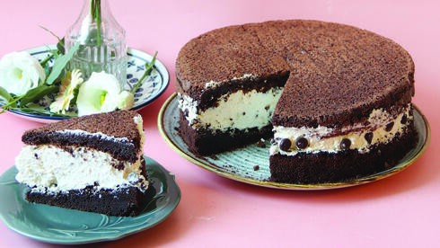 Make an extra large sandwich cookie for the holidays